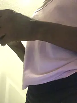 Snapshot of vicky_rosex chatting on May 19, 11:17 am vicky rosex online show from May 19, 11:17 am