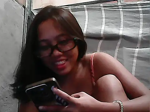 Yours AsianPinayGirl18 online show from July 4, 11:42 pm