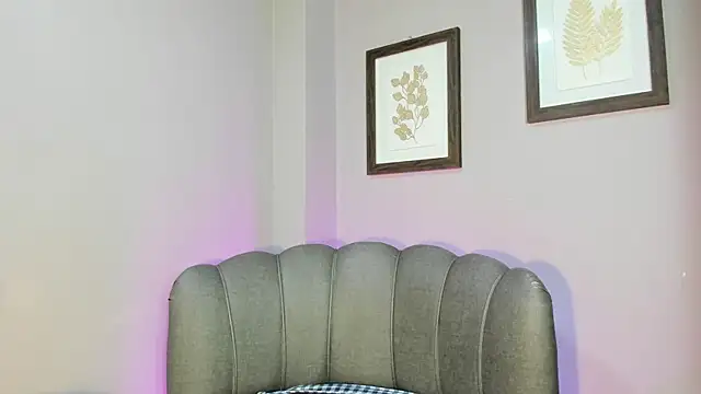 Snapshot of Roxanna_moore chatting on July 21, 5:09 am Roxanna moore online show from July 21, 5:09 am