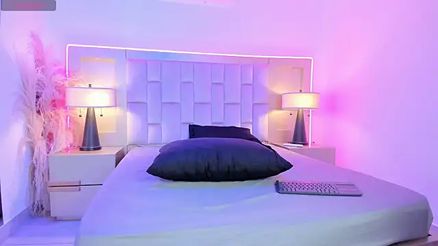 StefannyLizz online show from June 1, 4:50 pm