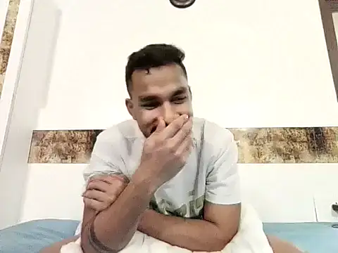 Snapshot of Desihotboy990 chatting on June 24, 1:43 pm Desihotboy990 online show from June 24, 1:43 pm