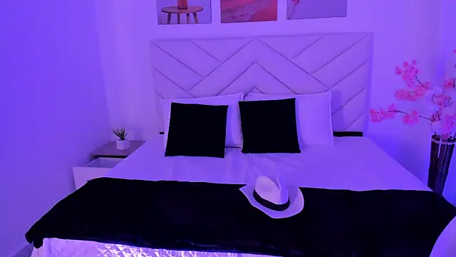 trixxie 18 online show from May 5, 12:24 am