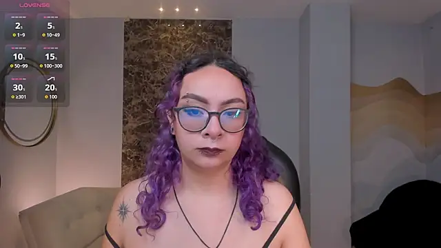 Snapshot of LoiseHarper chatting on June 11, 12:01 am LoiseHarper online show from June 11, 12:01 am
