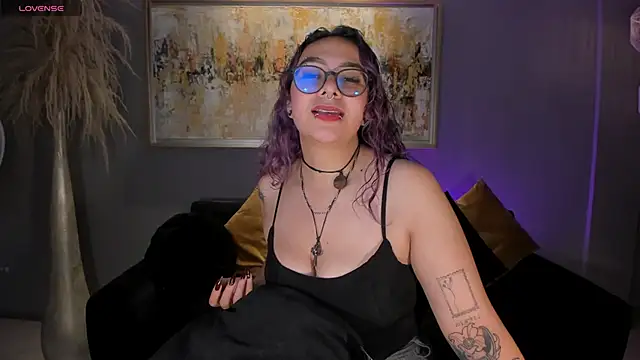Snapshot of LoiseHarper chatting on May 2, 7:41 pm LoiseHarper online show from May 2, 7:41 pm