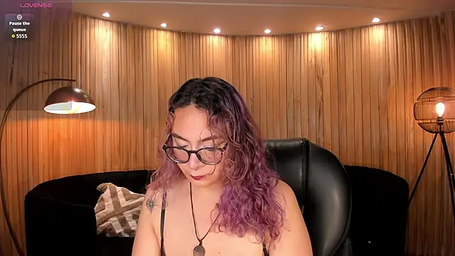 Snapshot of LoiseHarper chatting on May 23, 7:35 pm LoiseHarper online show from May 23, 7:35 pm