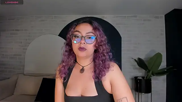 Snapshot of LoiseHarper chatting on May 6, 4:27 am LoiseHarper online show from May 6, 4:27 am