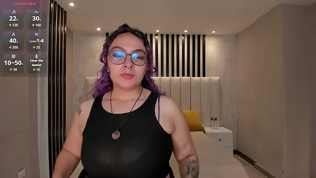 Snapshot of LoiseHarper chatting on June 10, 3:52 am LoiseHarper online show from June 10, 3:52 am