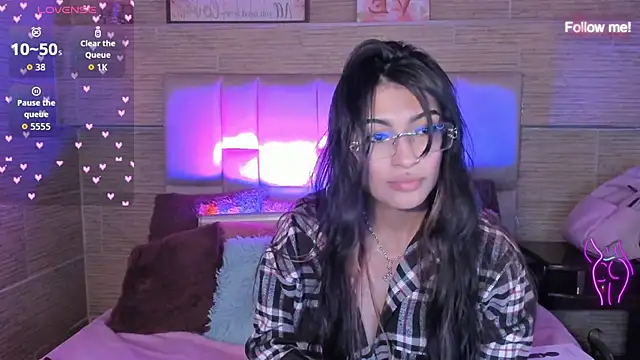 mia smoke  online show from August 4, 12:26 am