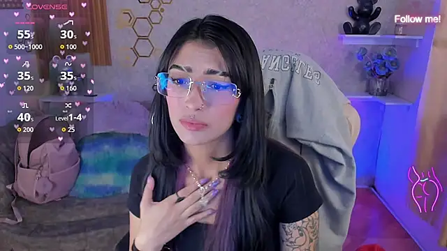 Snapshot of mia_smoke_ chatting on June 17, 2:05 pm mia smoke online show from June 17, 2:05 pm