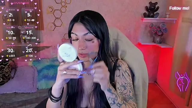 Snapshot of mia_smoke_ chatting on June 7, 1:27 pm mia smoke online show from June 7, 1:27 pm