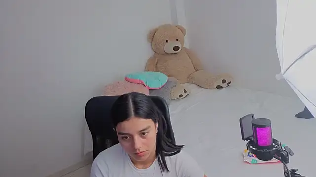 valerihouse  online show from May 7, 12:48 am