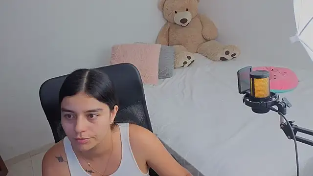 valerihouse  online show from May 16, 1:04 am