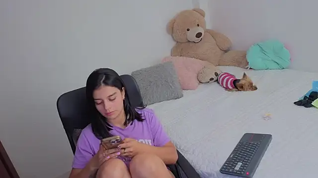 valerihouse  online show from June 6, 2:06 am