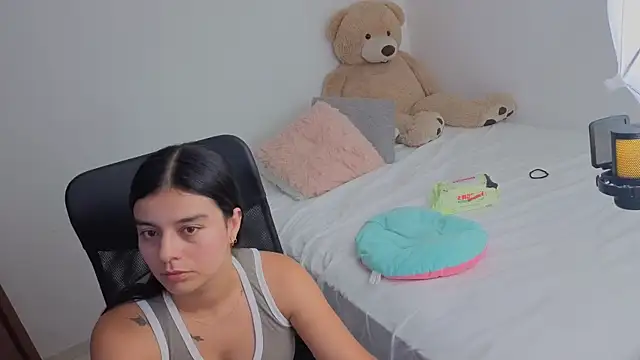 valerihouse  online show from May 14, 1:35 am