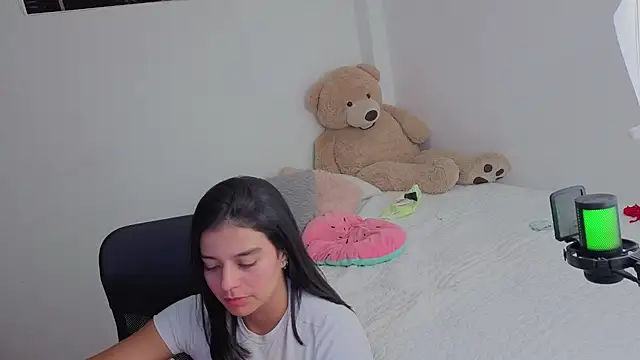 valerihouse  online show from June 18, 12:20 am