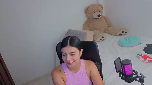 valerihouse  online show from May 9, 2:48 am