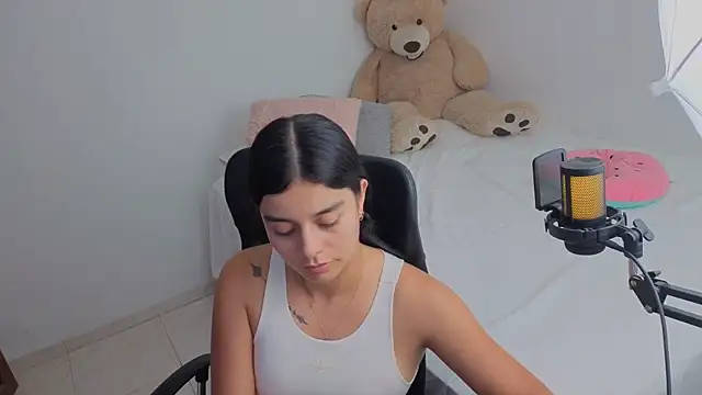 valerihouse  online show from May 16, 12:53 am