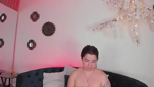 Snapshot of AngeliqueBoyer__ chatting on July 7, 7:23 am AngeliqueBoyer online show from July 7, 7:23 am