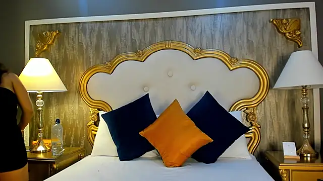 emilly sweett online show from August 4, 7:51 pm