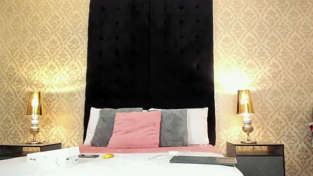 Snapshot of emilly_sweett chatting on June 11, 7:33 pm emilly sweett online show from June 11, 7:33 pm