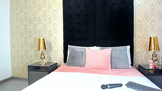 Snapshot of emilly_sweett chatting on May 28, 8:15 pm emilly sweett online show from May 28, 8:15 pm