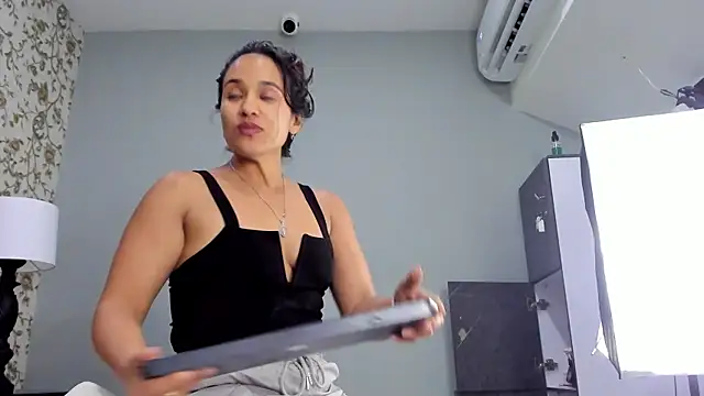 emilly sweett online show from July 23, 1:58 am