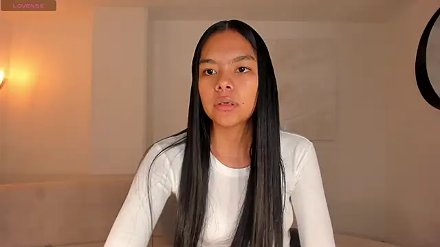 Snapshot of SaphiraJames chatting on June 25, 1:47 am SaphiraJames online show from June 25, 1:47 am