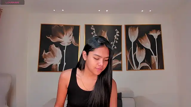 Snapshot of SaphiraJames chatting on June 10, 1:51 am SaphiraJames online show from June 10, 1:51 am