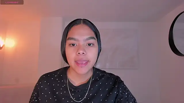 Snapshot of SaphiraJames chatting on June 26, 2:06 am SaphiraJames online show from June 26, 2:06 am