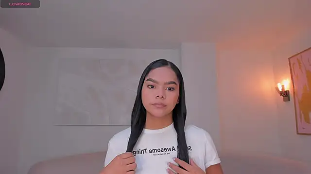 Snapshot of SaphiraJames chatting on May 29, 2:17 am SaphiraJames online show from May 29, 2:17 am