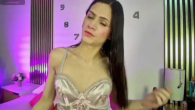 Snapshot of Juliette_Doll_ chatting on May 7, 1:14 pm Juliette Doll online show from May 7, 1:14 pm