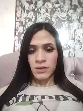 Snapshot of Juliette_Doll_ chatting on May 9, 1:42 am Juliette Doll online show from May 9, 1:42 am