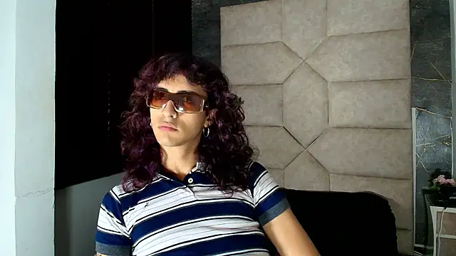 Divine      online show from June 24, 9:01 pm