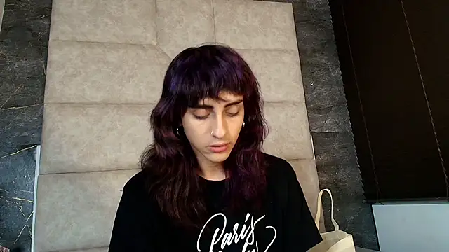 Divine      online show from June 20, 8:47 pm