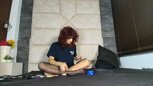 Divine      online show from May 17, 2:22 am