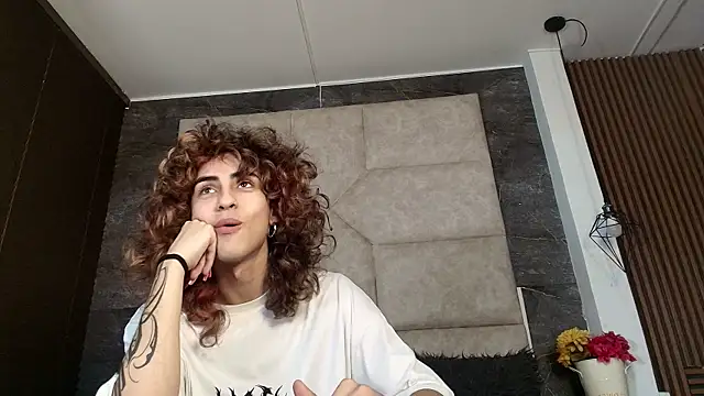 Divine      online show from June 15, 7:24 pm