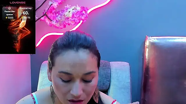Elizabeth bennett online show from May 28, 7:53 pm