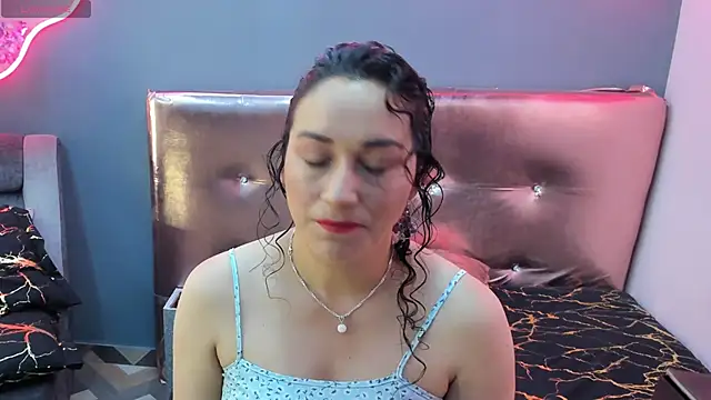 Elizabeth bennett online show from May 22, 12:58 pm