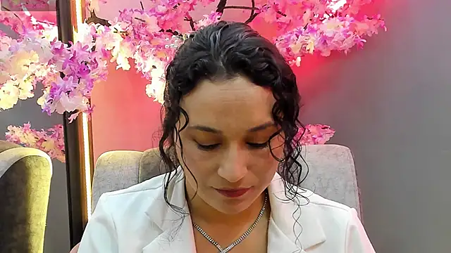 Elizabeth bennett online show from June 13, 4:27 pm