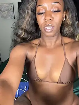 Snapshot of IvyLuxxxe chatting on June 11, 3:14 am IvyLuxxxe online show from June 11, 3:14 am