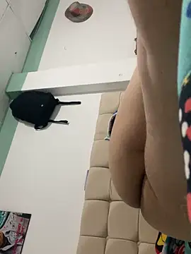 Snapshot of stivenyisabella chatting on May 8, 9:51 pm stivenyisabella online show from May 8, 9:51 pm