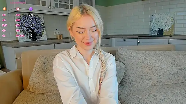 Snapshot of Chanelbayerr chatting on July 4, 4:19 am Chanelbayerr online show from July 4, 4:19 am