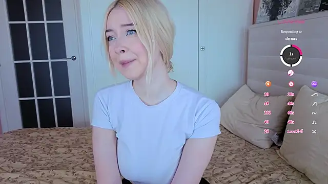 Snapshot of Chanelbayerr chatting on June 7, 1:05 pm Chanelbayerr online show from June 7, 1:05 pm