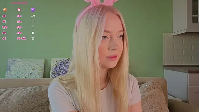 Snapshot of Chanelbayerr chatting on May 14, 3:25 am Chanelbayerr online show from May 14, 3:25 am
