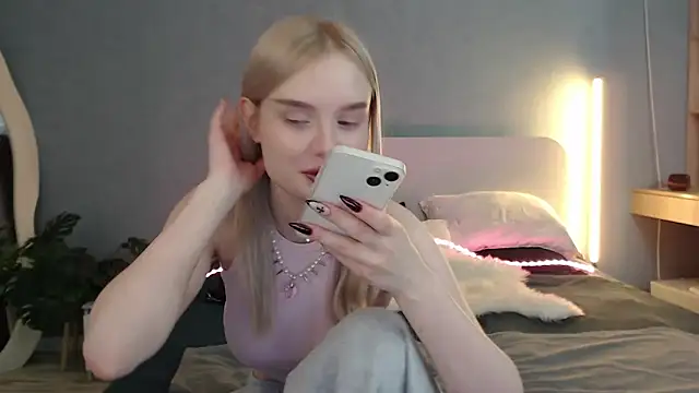 Snapshot of Angel_Share chatting on May 20, 12:40 am Angel Share online show from May 20, 12:40 am