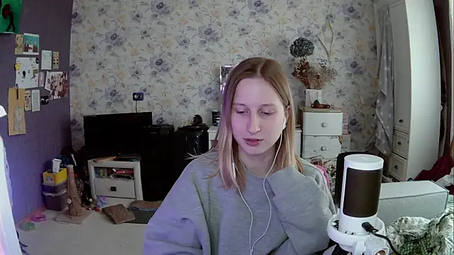 Snapshot of DeidraMeja chatting on May 27, 12:34 pm DeidraMeja online show from May 27, 12:34 pm