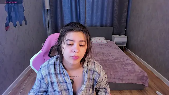 Snapshot of Trisha_Moore chatting on August 4, 1:21 am Trisha Moore online show from August 4, 1:21 am