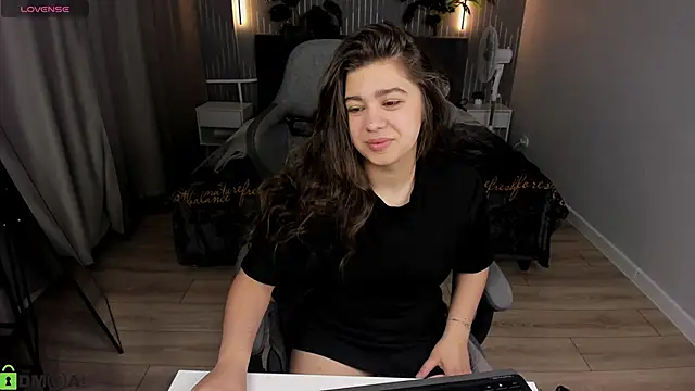 Snapshot of Trisha_Moore chatting on June 16, 1:16 am Trisha Moore online show from June 16, 1:16 am