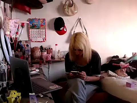 bunnyfoxxd online show from July 6, 12:56 pm