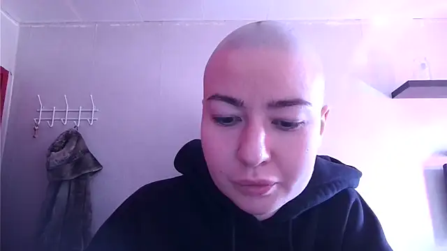 Julia Bright online show from May 2, 1:05 pm